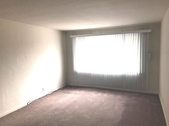 2nd image of 140 El Camino Real APT 1