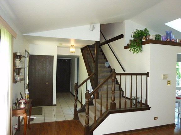 5th image of 250 Mulford Ln
