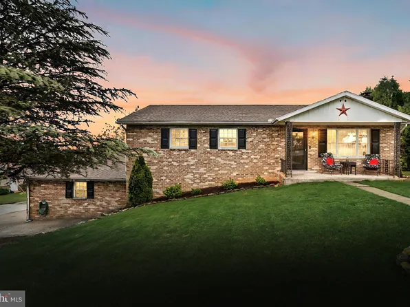 110 Maylyn Ave, Dallastown, PA 17313