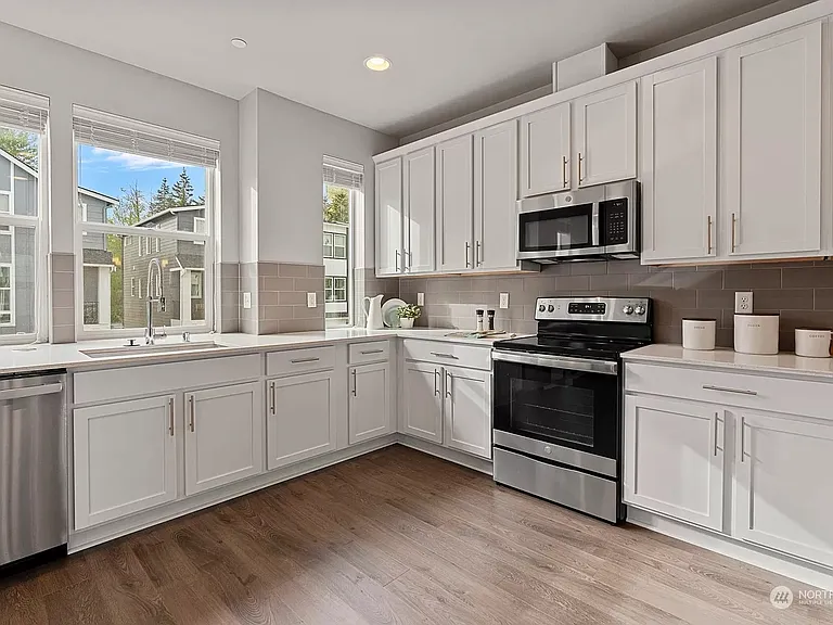 13717 Admiralty Way #E4 — Photo 12