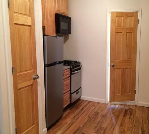 2nd image of 257 W 10th St APT 2w