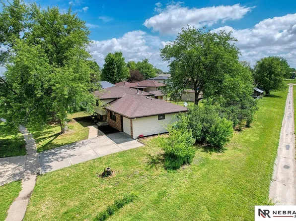 11010 N 137th St, Waverly, NE 68462