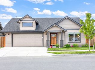 1869 NE 3rd St, Redmond, OR 97756