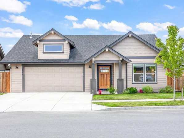 1869 NE 3rd St, Redmond, OR 97756