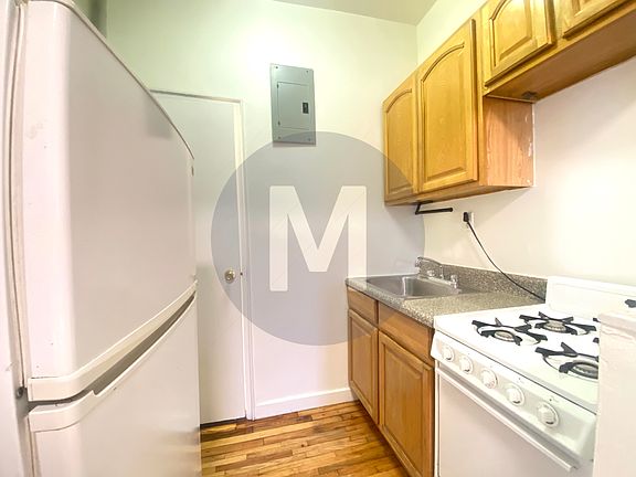 4th image of 155 E 99th St #Be