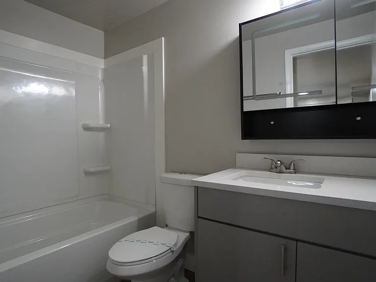 Apartments at 175 Main Street in Farmington — Photo 45