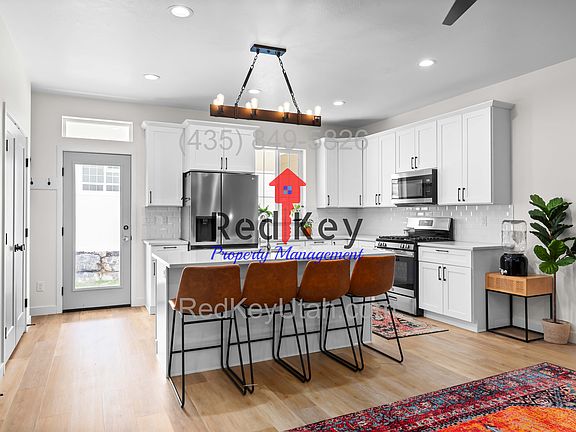 574 E Glenpoint Ct_08062023