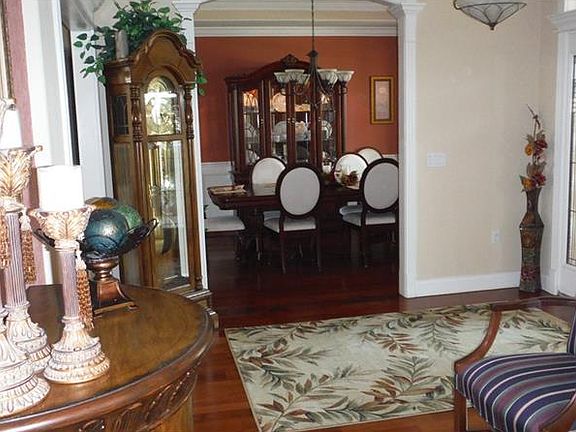 5th image of 905 Hart Lake Ct