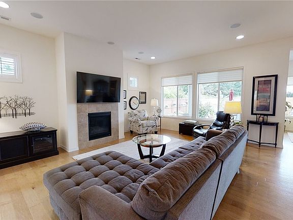 3rd image of 4981 Meriwood Dr NE