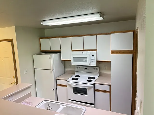 2 bed, 1200 sqft, $1,350 — Photo 4