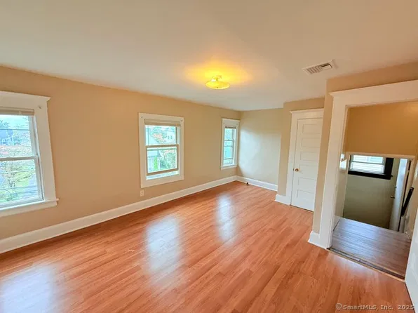 896 Howard Ave Floor 3, Bridgeport, CT 06605