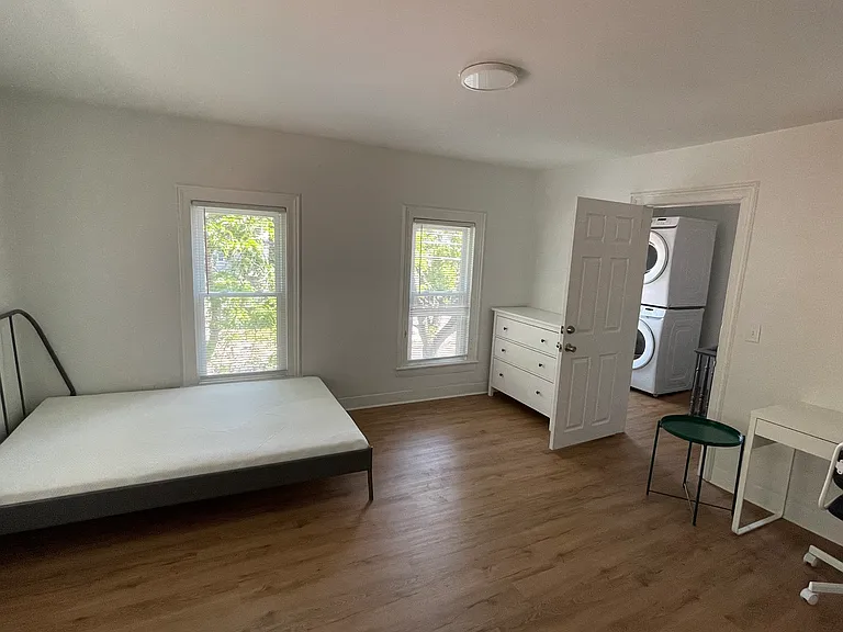 11 Seminary Ave — Photo 16
