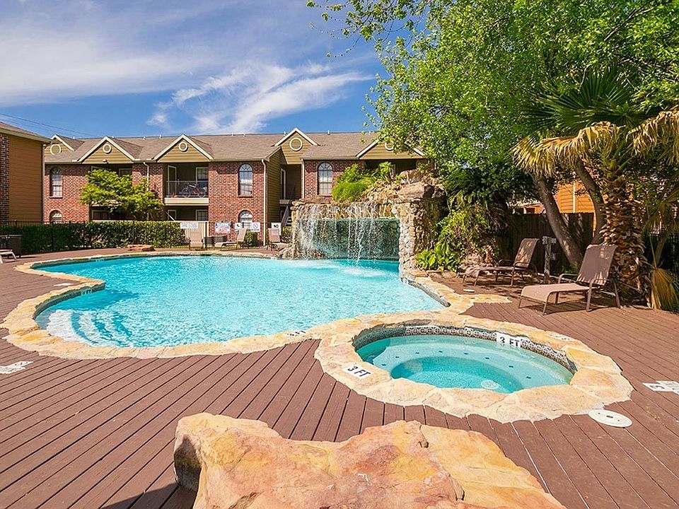 Pool and Jacuzzi
