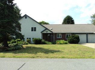 7 Rowley Ln, Dartmouth, MA 02748