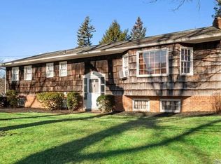 6 Raphael St, Huntington Station, NY 11746