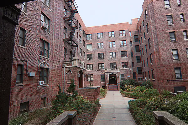 Rented by PMG Real Estate  | media 23