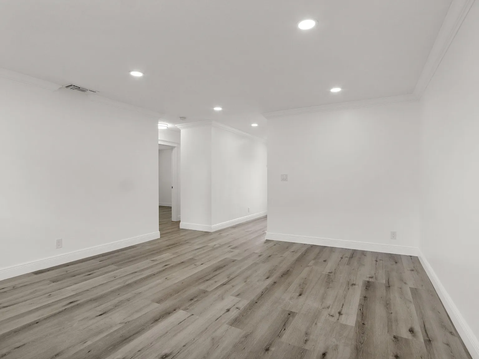 2 bed, 1.0 bath, 900 sqft, $2,200 — Photo 3