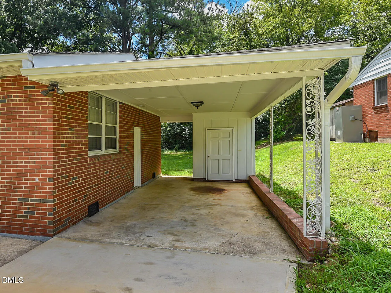 3 bed, 1.5 bath, 975 sqft, $1,750 — Photo 3
