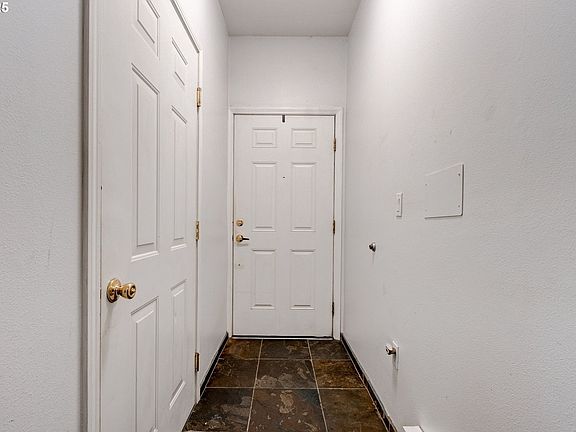 3rd image of 1281 NE 64th Ln Unit 610