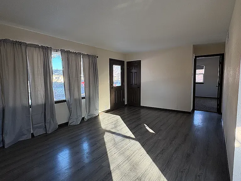 1211 Florence Ave — Photo 1