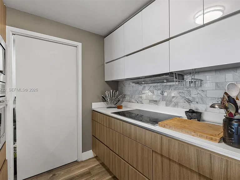 600 NE 27th St #2202 — Photo 6