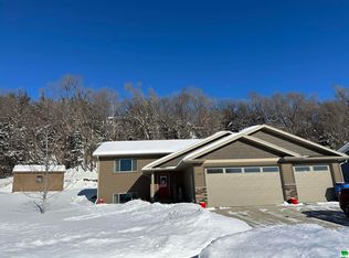 1534 Brandon Dr, Vermillion, SD 57069