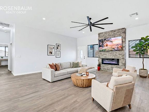 3rd image of 10153 W Wenden Dr