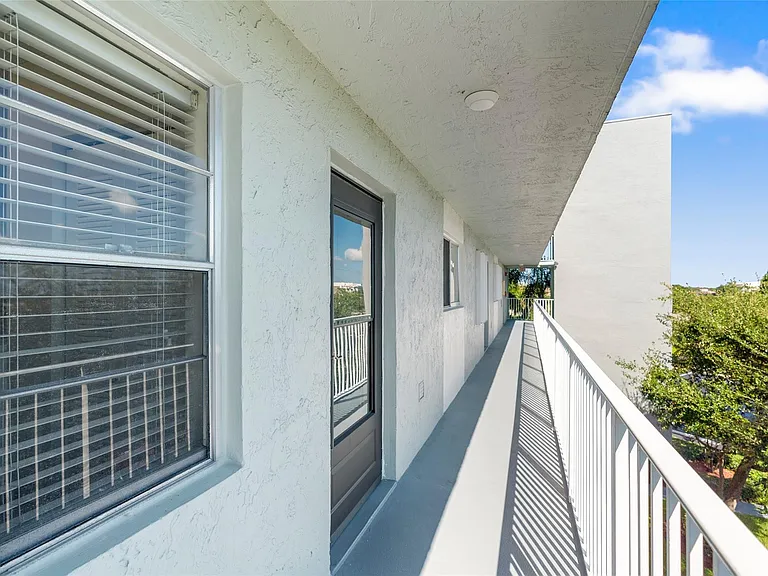 2226 N Cypress Bend Dr #308 — Photo 23