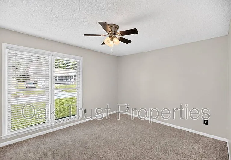 220 Cornell Dr — Photo 10