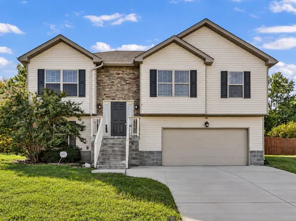 1132 Freedom Dr, Clarksville, TN 37042