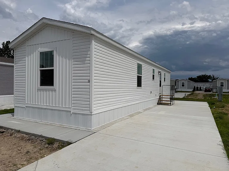 23 Boardwalk Dr — Photo 1