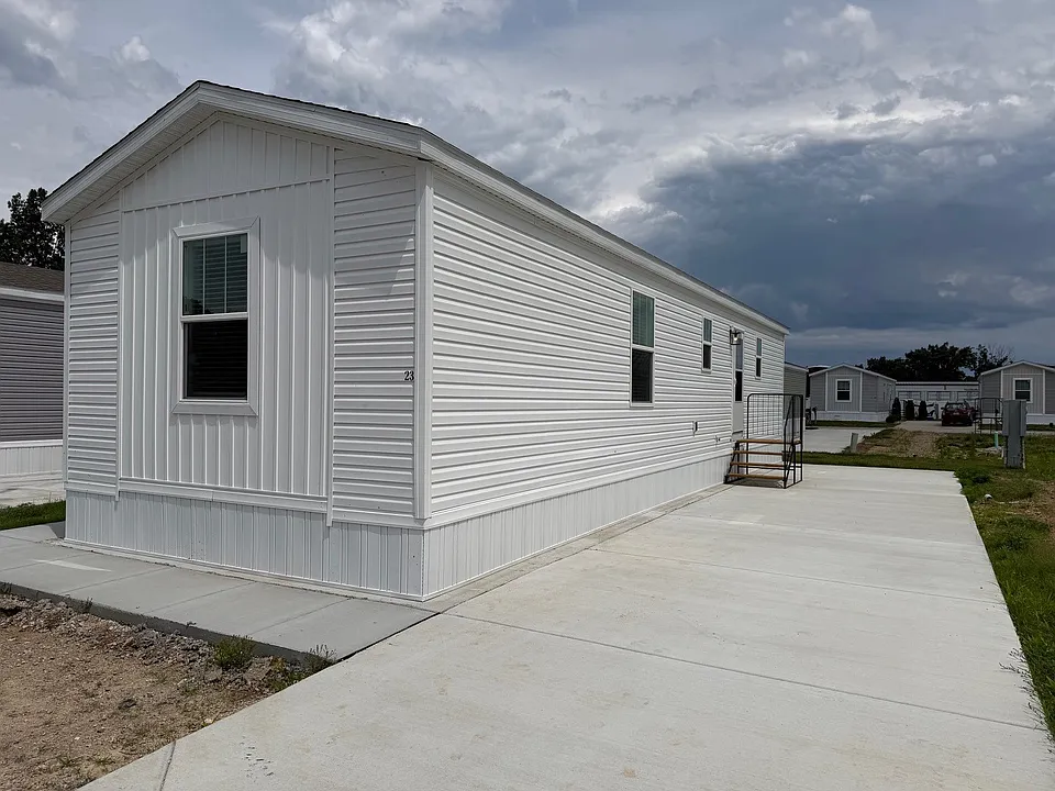 23 Boardwalk Dr