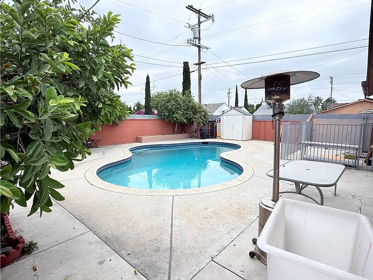 8018 Radford Ave — Photo 8