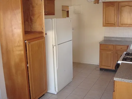 Rented by Metroline Realty | media 28