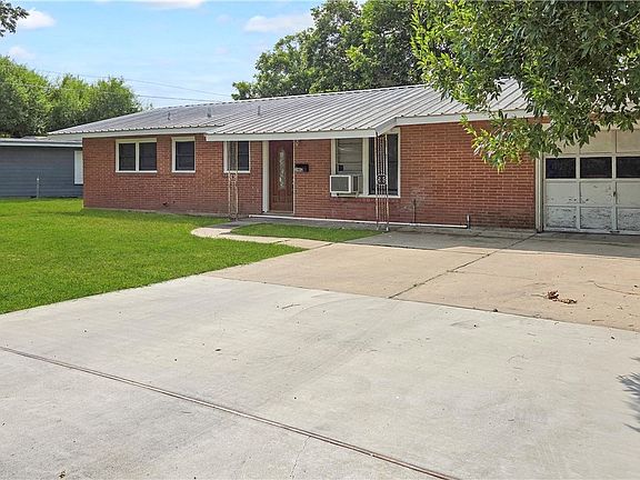 2nd image of 1402 Springwood Ln