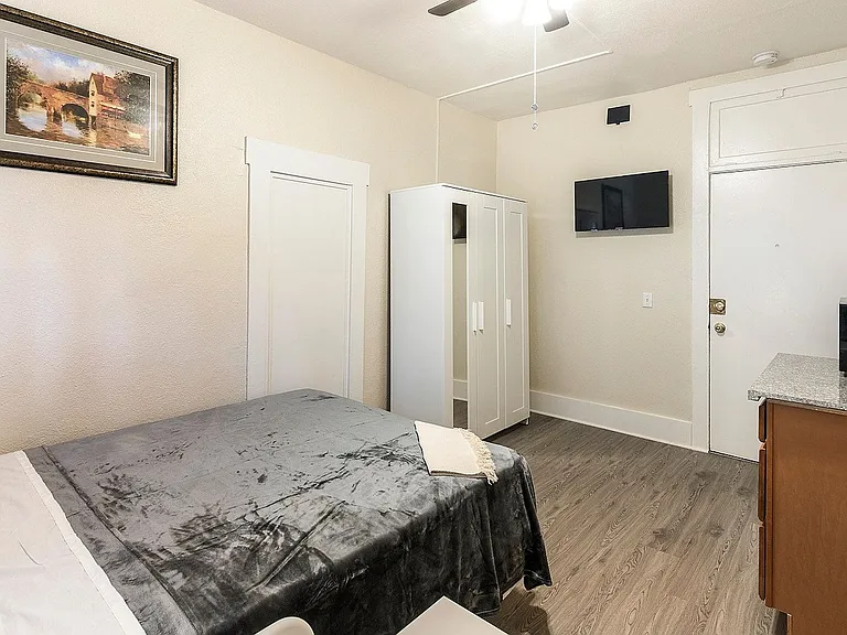 Portside Studio Apartments — Photo 10