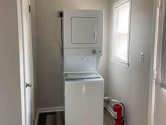 5th image of 836 Napier Ave