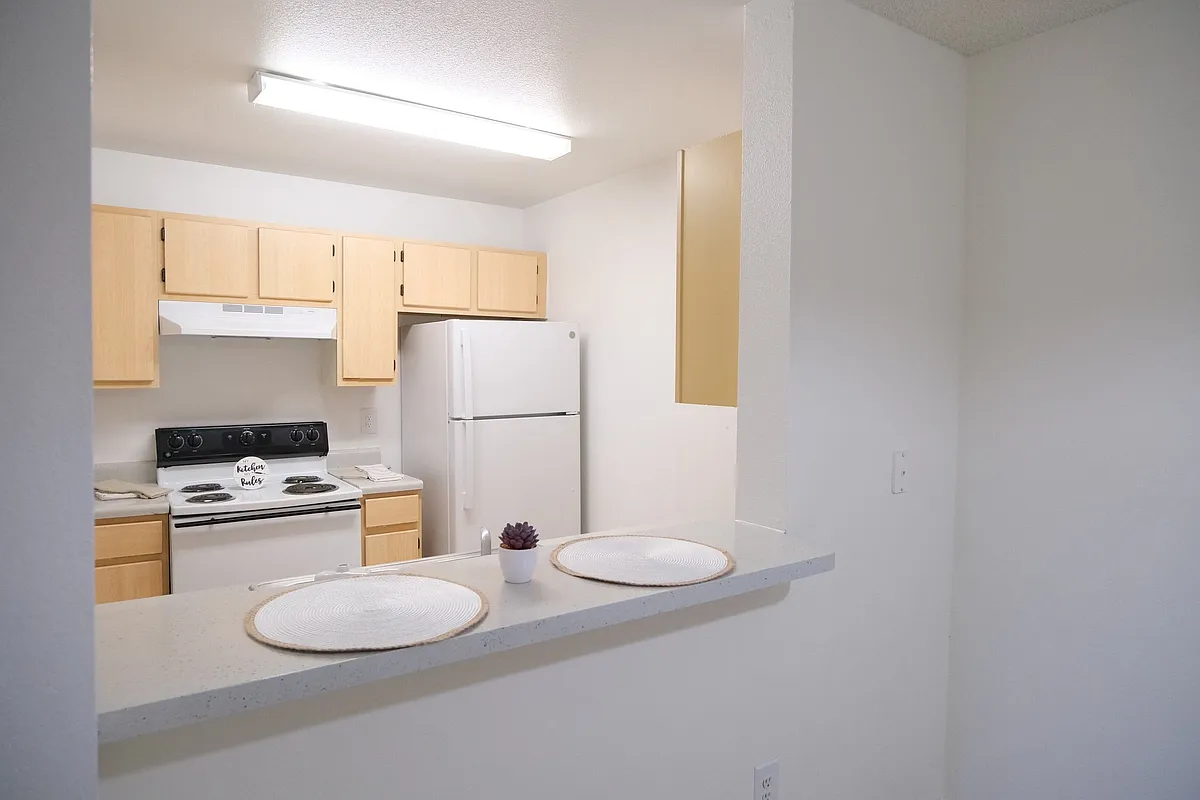 Building Photo - Raintree Apartments