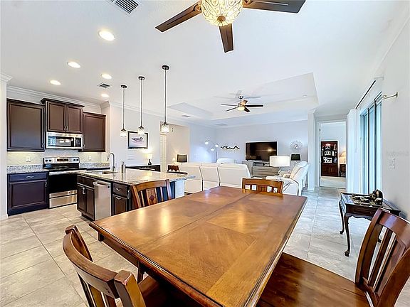 3rd image of 421 TREVISO DRIVE
