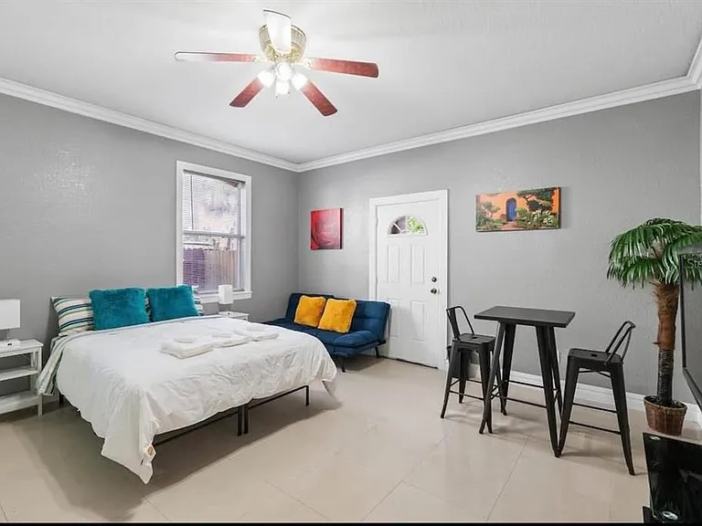 2324 W Palmetto St — Photo 5