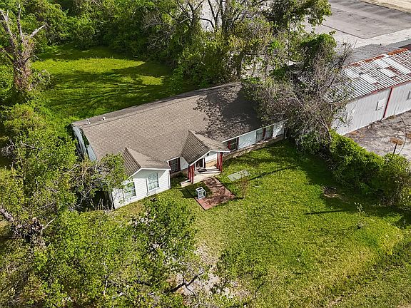 5th image of 702 Janisch Rd