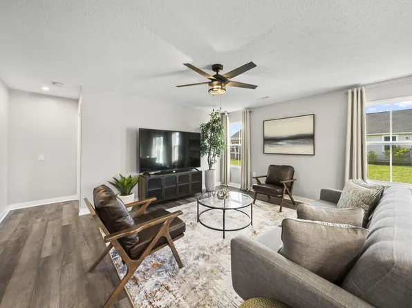 2401 McClouds Sq, Marysville, OH 43040