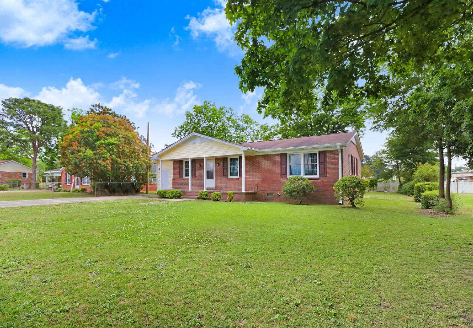 3 bed, 1.5 bath, 1800 sqft, $1,350 — Photo 3