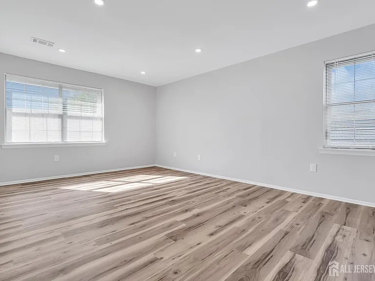 812 Green Hollow Dr — Photo 18