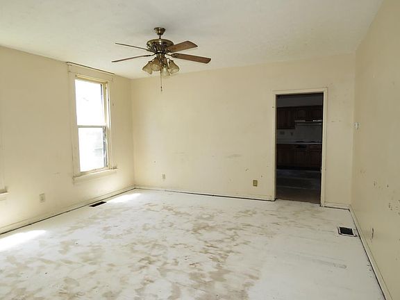 3rd image of 1319 Lincoln St