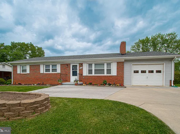 848 E 6th St, Front Royal, VA 22630