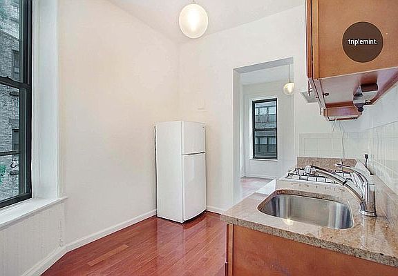 2nd image of 262 W 22nd St APT 7
