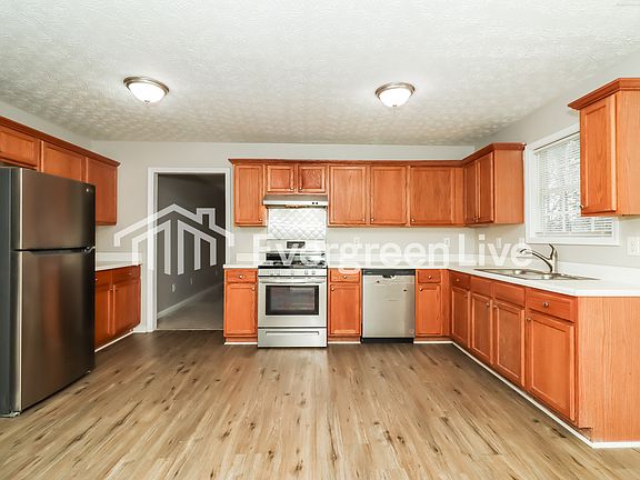 5th image of 784 Sinclair Way