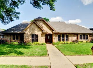 3804 Falcon Lake Dr, Arlington, TX 76016