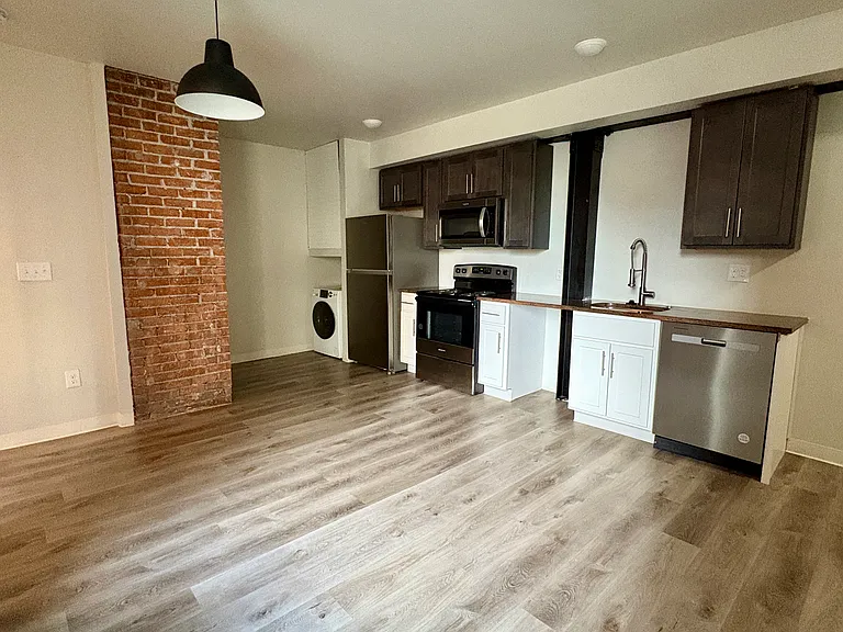 Bethune Lofts — Photo 35
